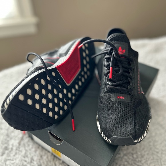 NMD_R1.V2 J Adidas Sneakers 👟 - Picture 4 of 5